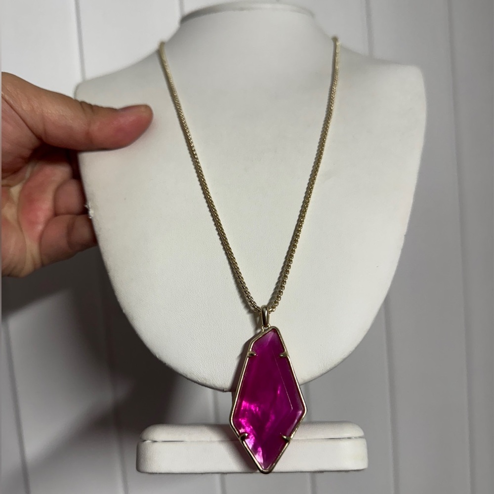 Kendra Scott magenta Lilith pedant necklace